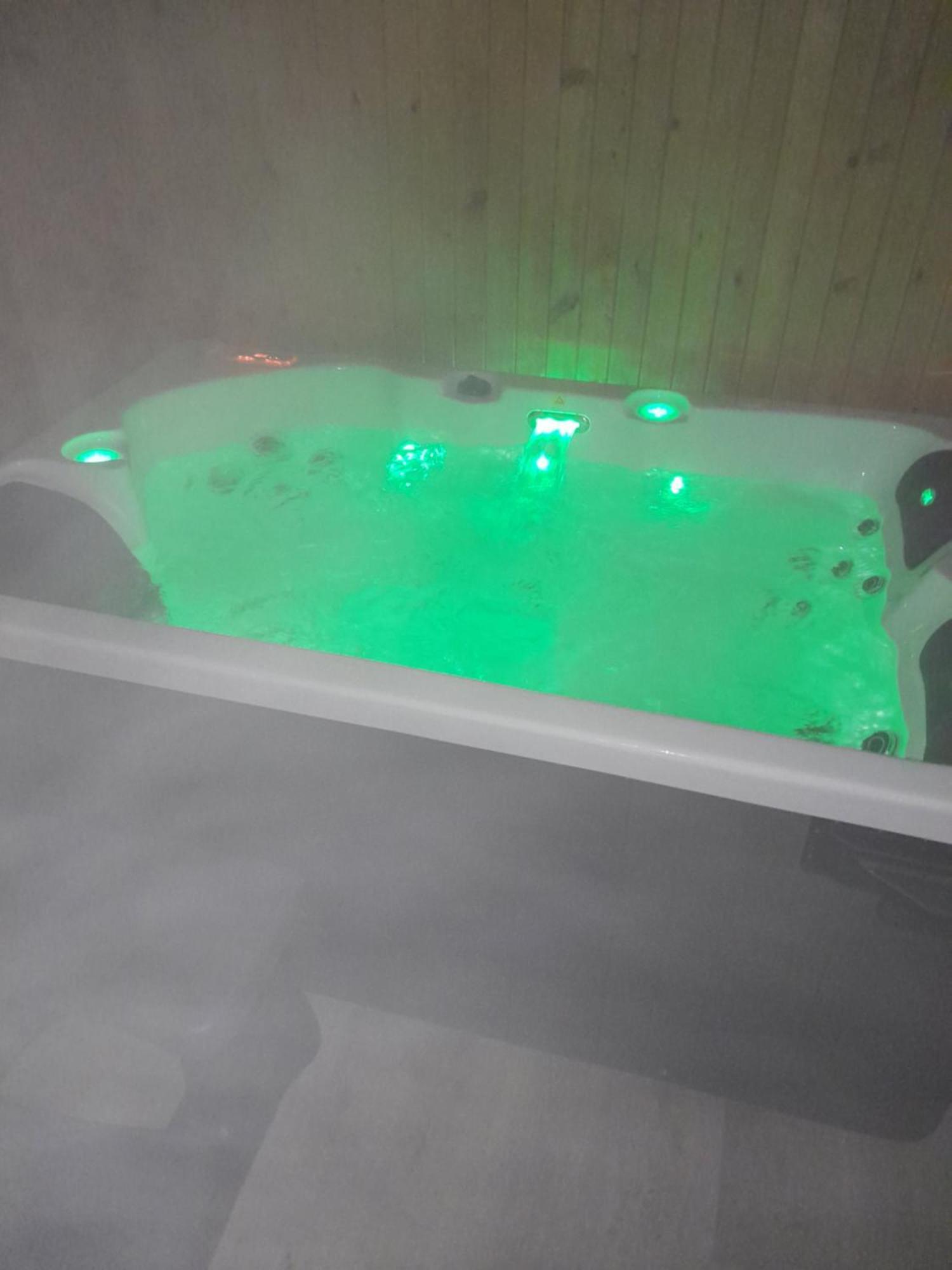 Ben Nevis Manor Lodge & Indoor Private Hot-Tub Форт-Вільям Екстер'єр фото
